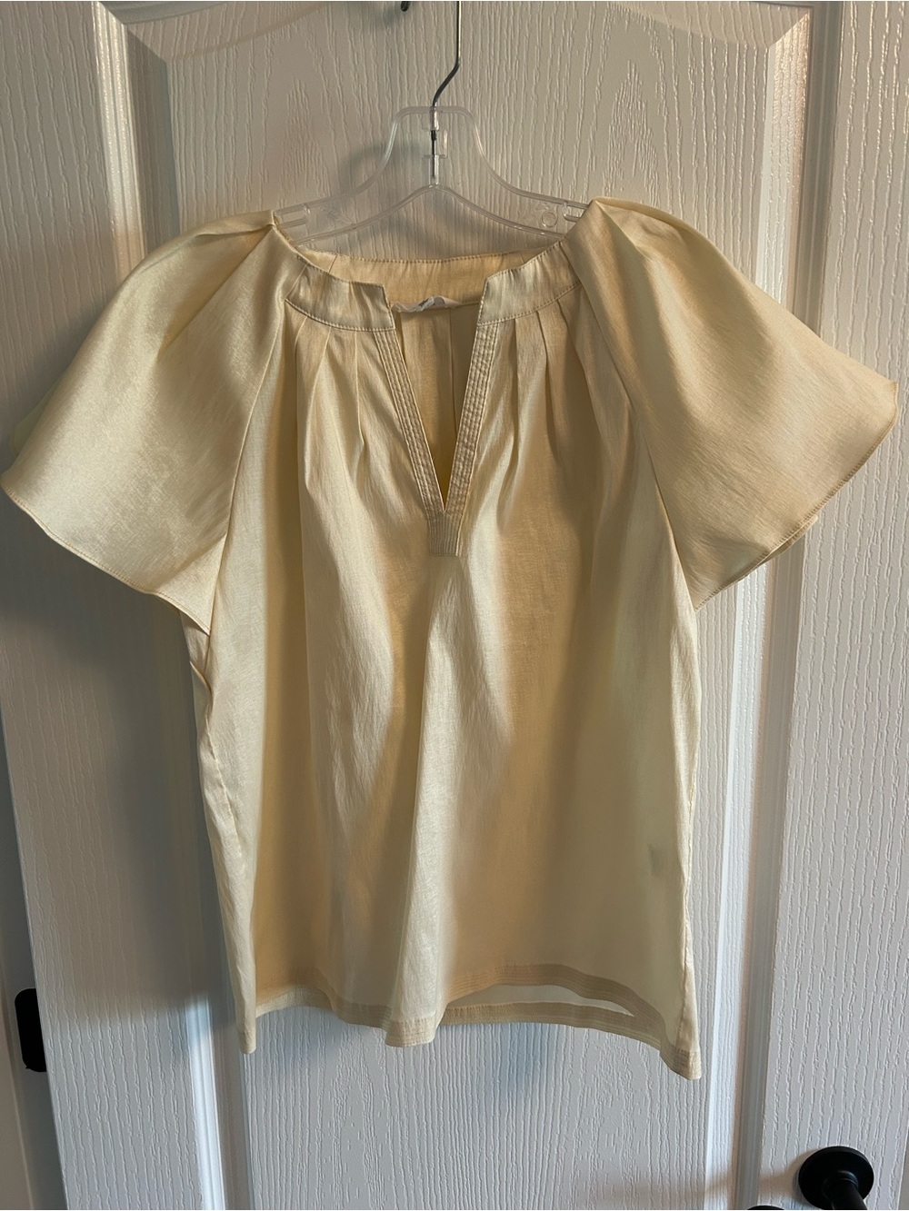 THML Cream Flutter Sleeve V-Notch Blouse